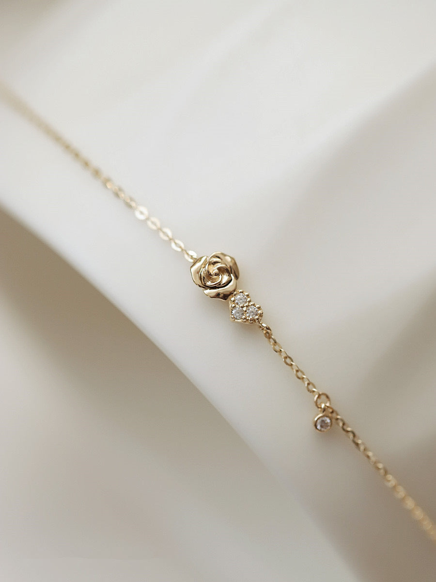 Shimmering Heart and rose chain bracelet